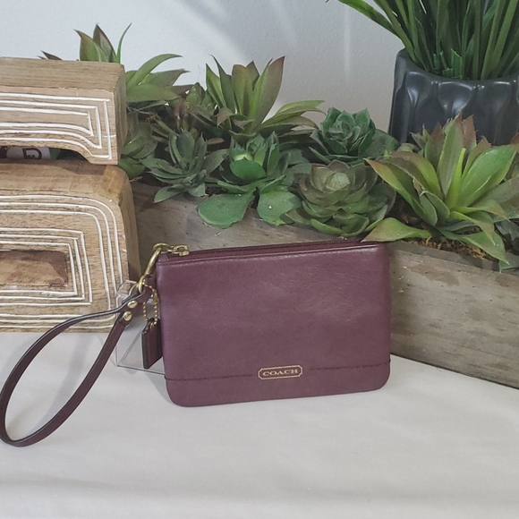Coach Handbags - 💥SALE💥Coach Wristlet Wallet